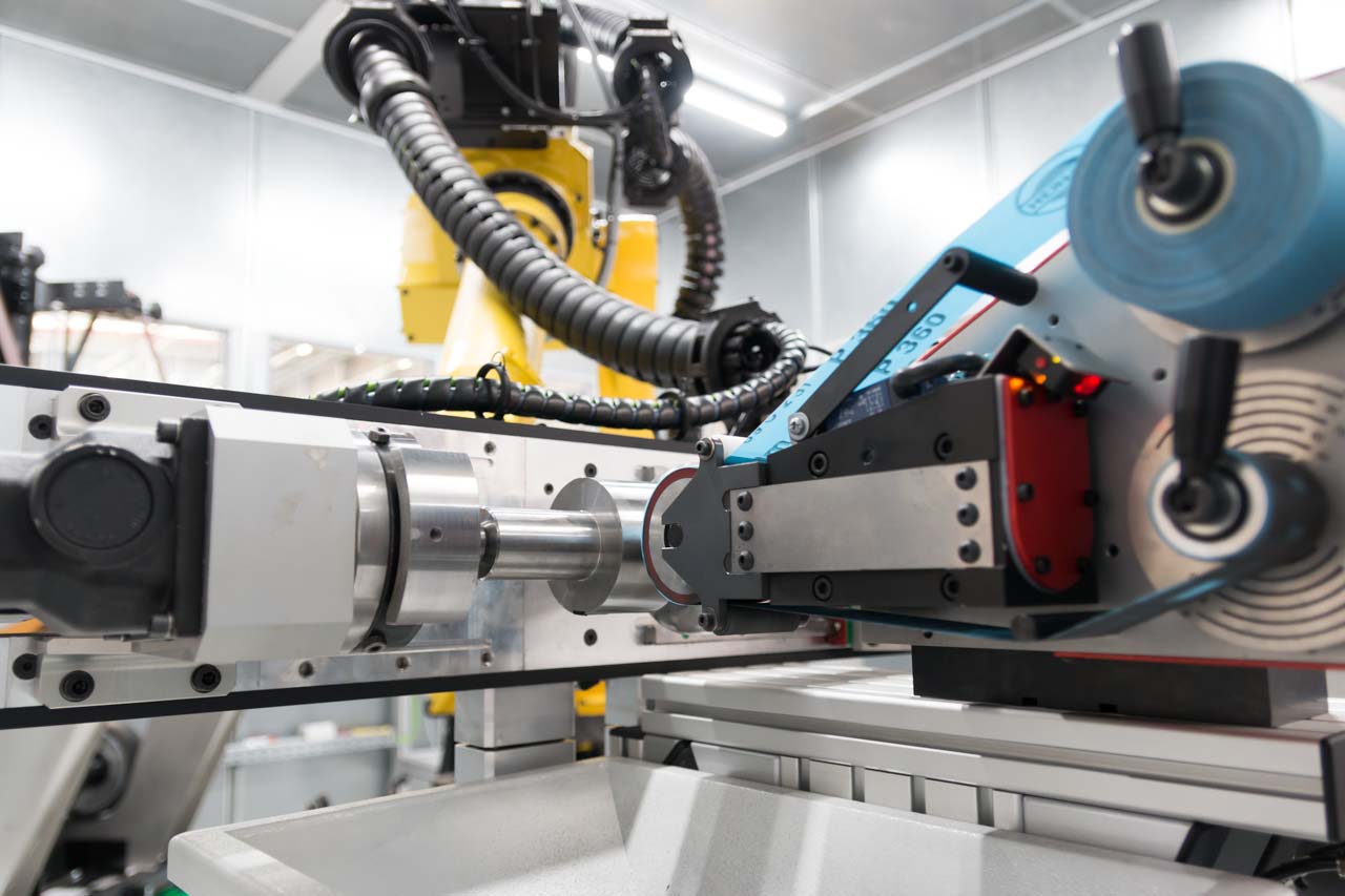 Superfinishing by robot Superfinishing by robot