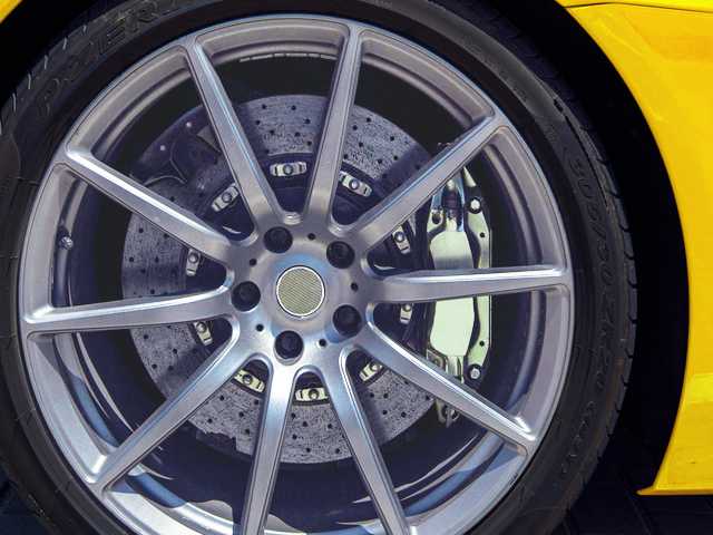 Schleifen beschichteter Bremsscheiben Schleifen beschichteter Bremsscheiben