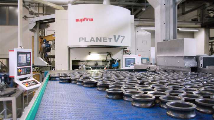 Schleifen und Polieren von Türgriffen Schleifen und Polieren von Türgriffen